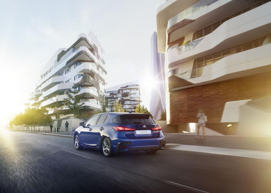  Lexus CT200h F-Sport 2017 года  (WW) (фото 4 из 25)